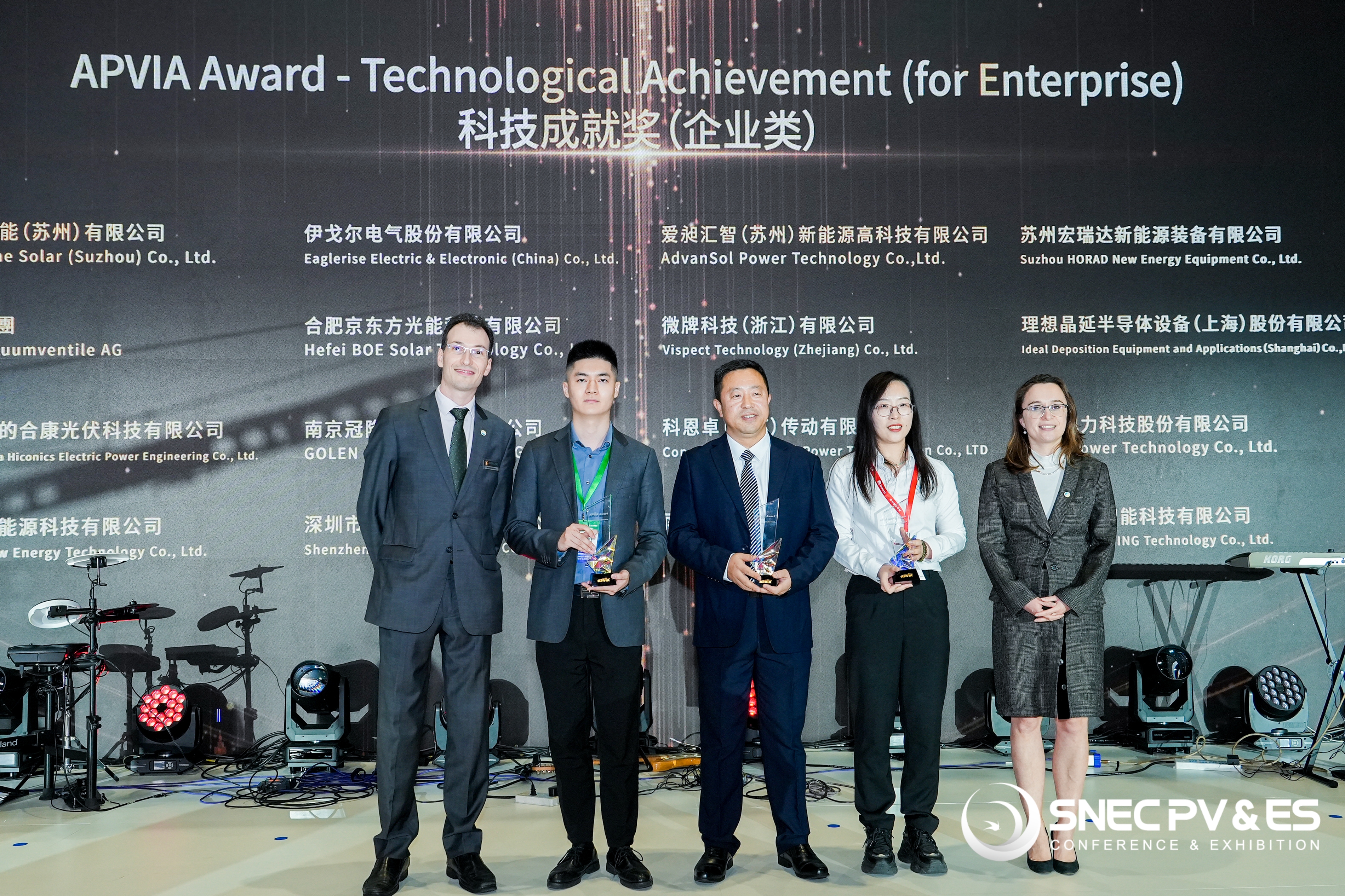 问鼎亚洲光伏产业协会殊荣！NG28娱乐科技斩获APVIA科技成就奖